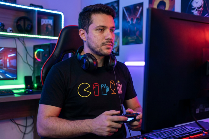 Camiseta Pac-Man Cerveja: o Gamer Retro que Vira a Noite